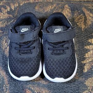 Nike Kids Black and White Tanjun Sneakers- Size 4